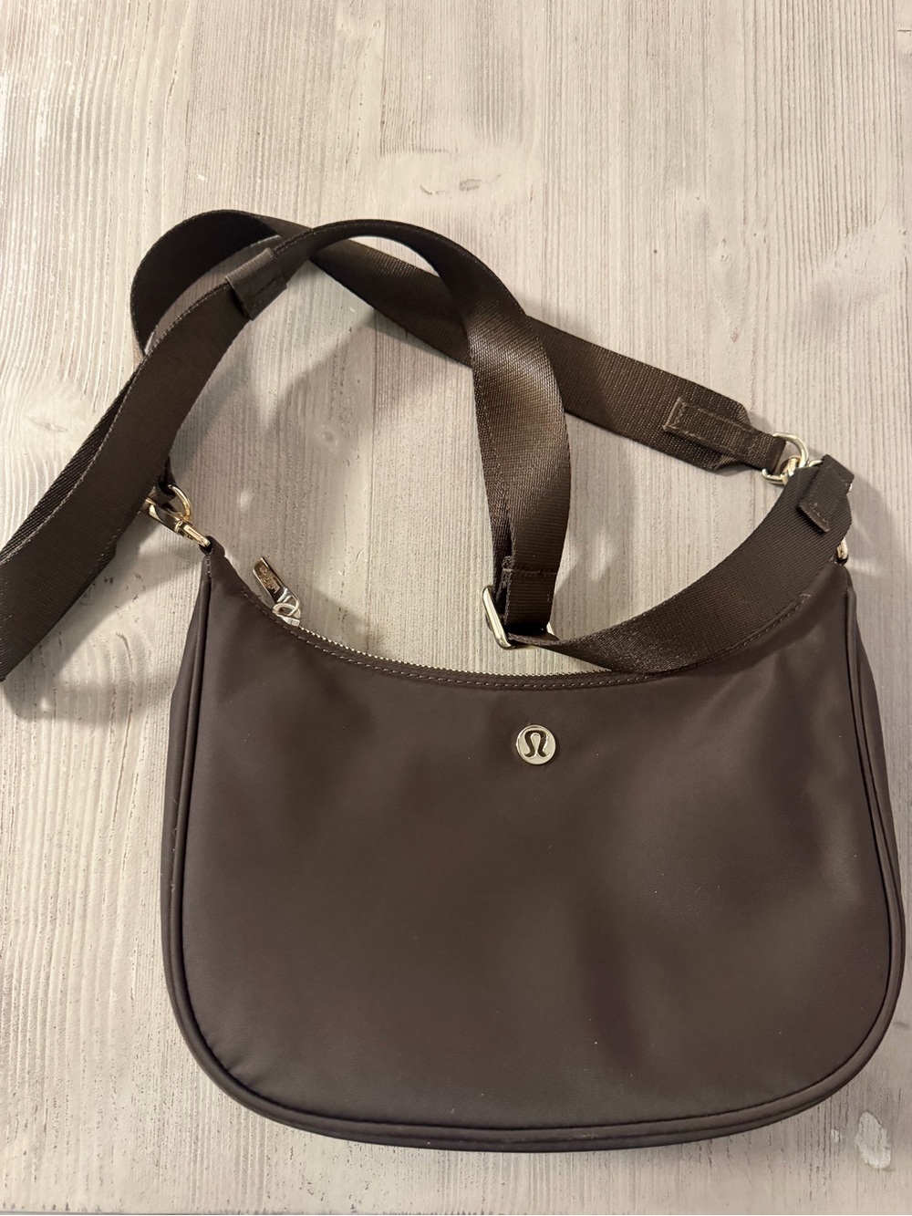 Lululemon essential handbag - Picture 2 of 5